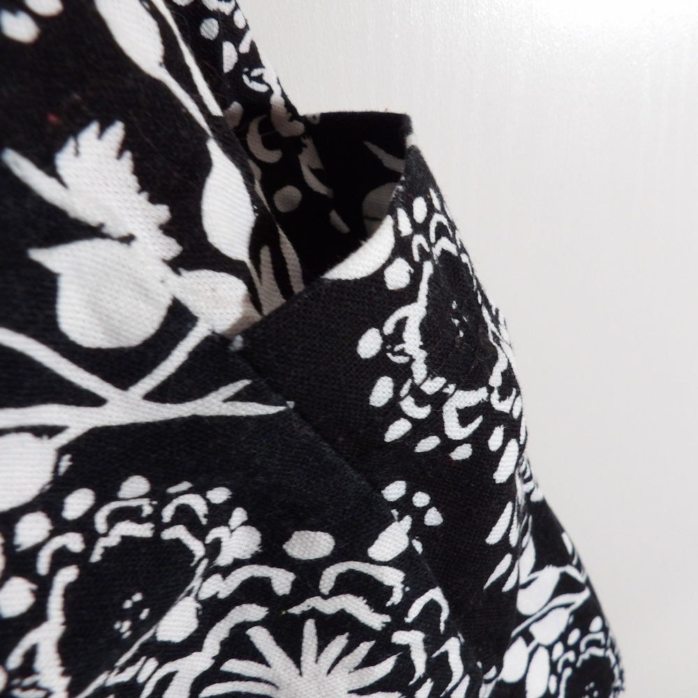 thirty-one Black & White Floral Crossbody Bag with Pink Lining - Picture 4 of 6